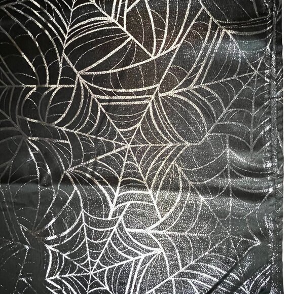 Black & Silver Glittery Cobweb/Spider Web Tablecloth & Table Runner Set - Picture 5 of 13